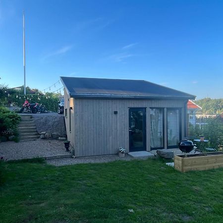 Mysigt Attefallshus Med Naerhet Till Stad Och Hav Gothenburg Exterior photo